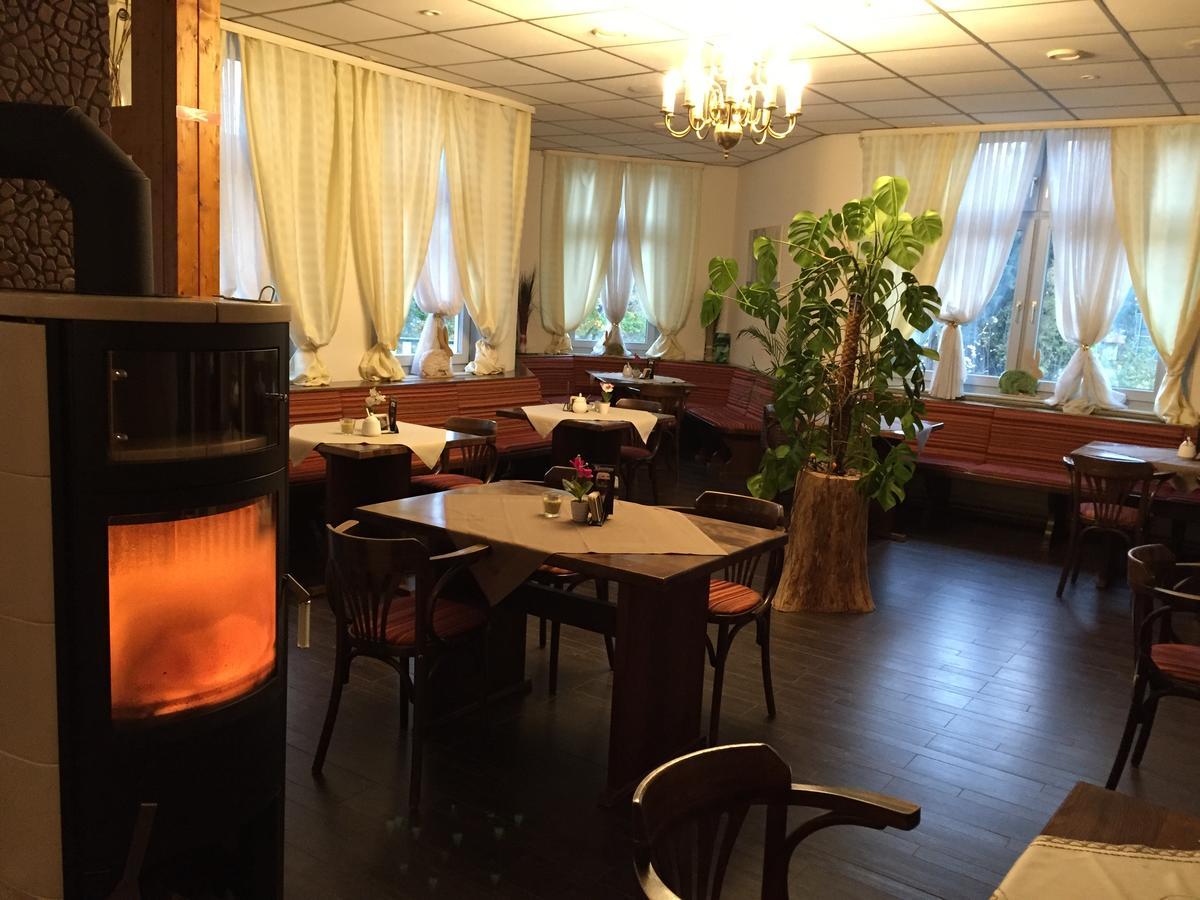 Hotel Restaurant Hohe Tanne Grossbreitenbach Exterior foto